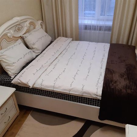 Ferienwohnung Двокімнатна Schepetiwka Exterior foto